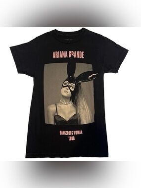 Ariana Grande 2017 Dangerous Woman Tour Black Tee Shirt Size XS Sexy Bunny